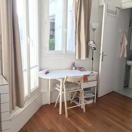 Cozy At Saint Germain Apartment
